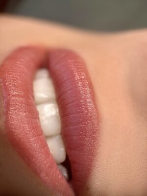 Permanent makeup lip blush Truely Thisted